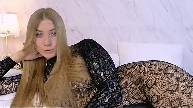 LOLALEWIS online show from February 12, 1:27 am