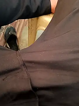 u wan me online show from February 7, 3:25 am