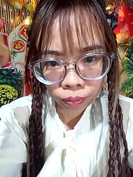   Mai-love19   online show from February 18, 11:50 am