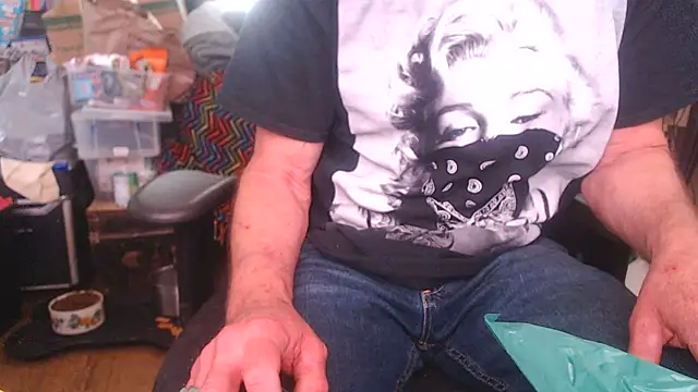 lovenoslut2 online show from April 27, 1:36 am