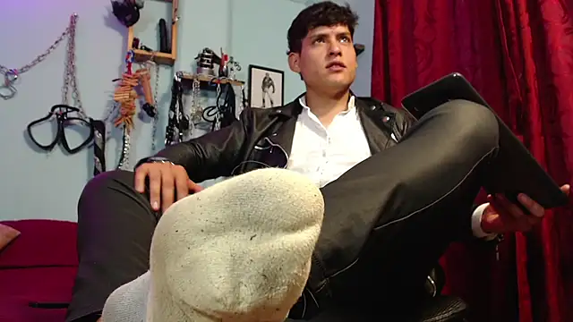 dom2travelersss online show from November 21, 8:52 pm