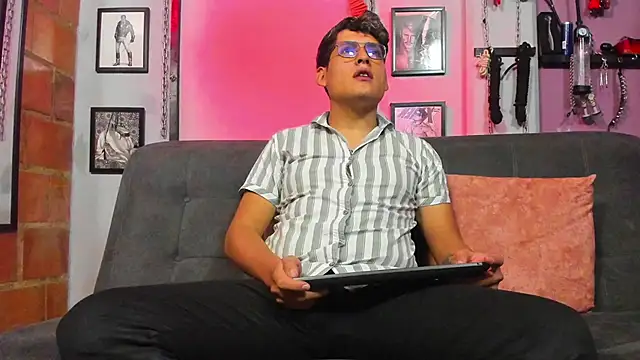 dom2travelersss online show from March 17, 12:04 pm