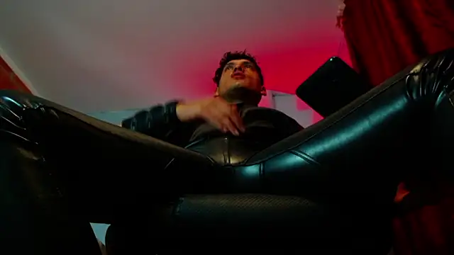 dom2travelersss online show from March 18, 1:24 pm