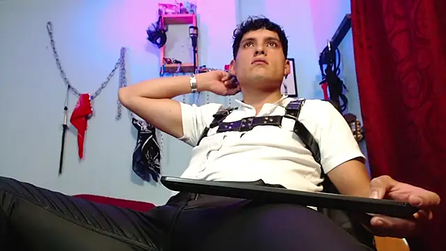 dom2travelersss online show from December 3, 11:04 pm