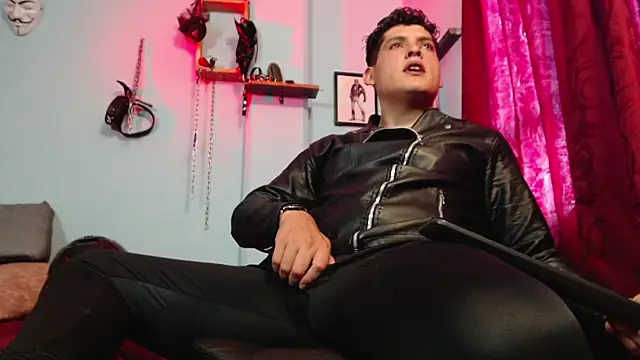 dom2travelersss online show from November 8, 8:01 pm