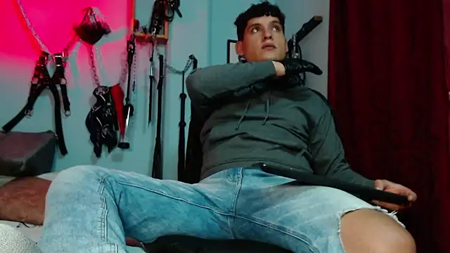 dom2travelersss online show from January 10, 11:22 pm