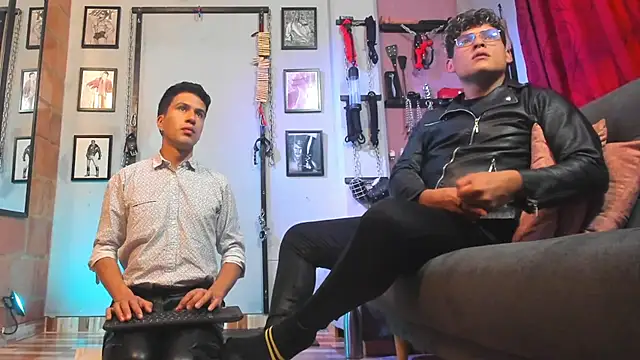 dom2travelersss online show from January 28, 2:42 pm