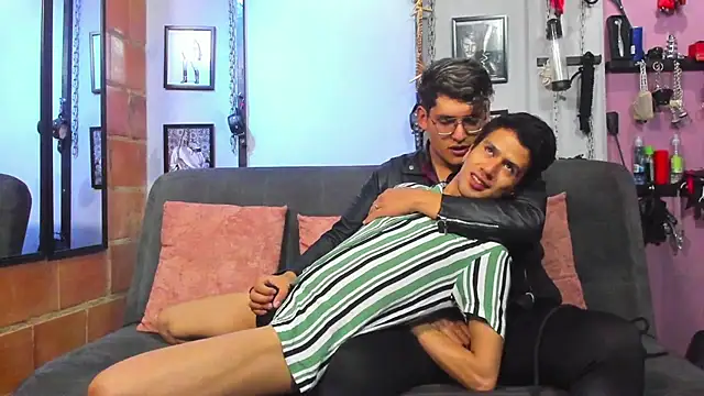 dom2travelersss online show from March 7, 1:40 pm