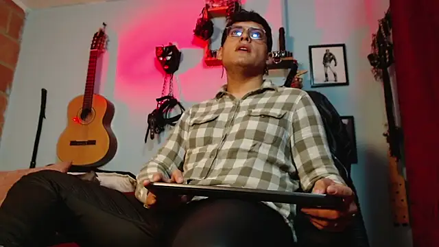 dom2travelersss online show from September 15, 1:55 pm