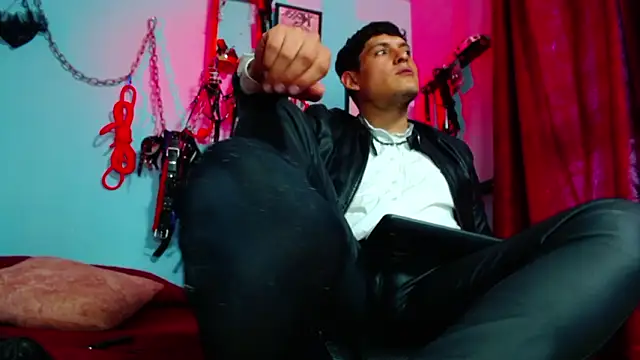 dom2travelersss online show from March 19, 4:18 pm