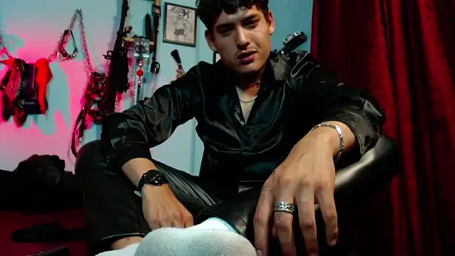 dom2travelersss online show from April 13, 12:03 am