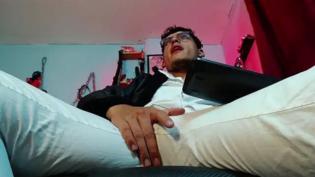 dom2travelersss online show from April 4, 12:45 pm