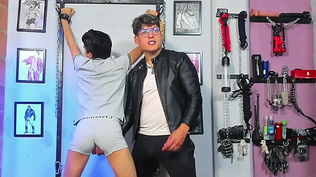 dom2travelersss online show from February 20, 1:40 pm