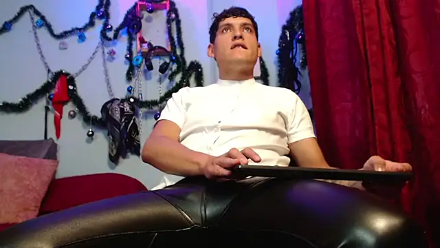 dom2travelersss online show from December 5, 2:59 pm