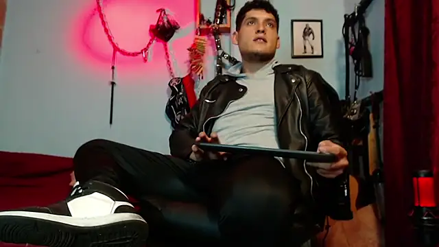 dom2travelersss online show from January 9, 11:22 pm