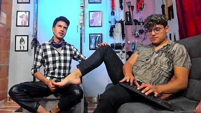 dom2travelersss online show from February 3, 5:24 pm