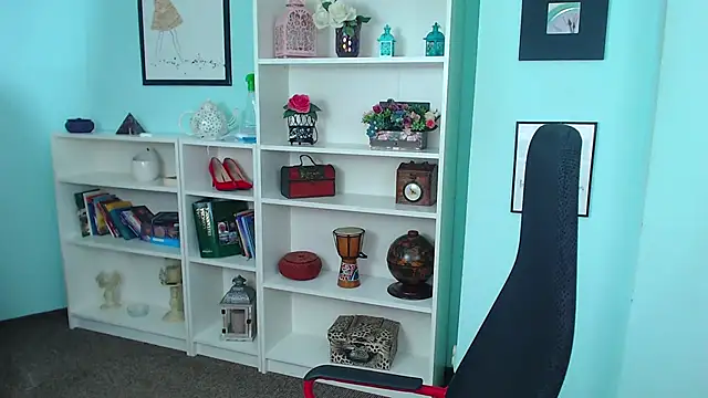 BrianaJoy online show from November 3, 6:18 am