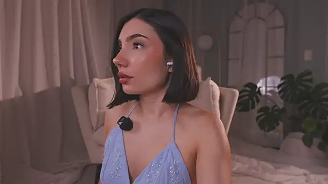 AmyArmstrong online show from April 8, 11:28 pm