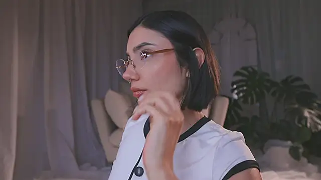 AmyArmstrong online show from June 1, 11:26 pm