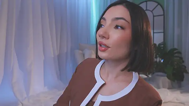 AmyArmstrong online show from March 19, 9:15 pm