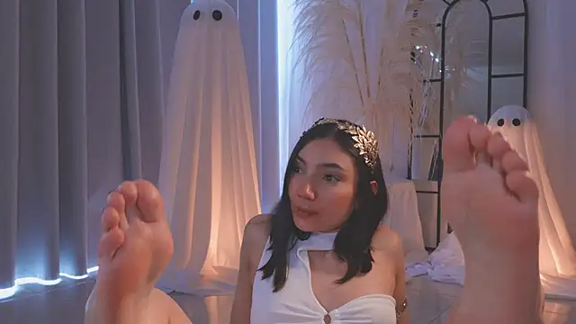 AmyArmstrong online show from October 29, 8:30 pm