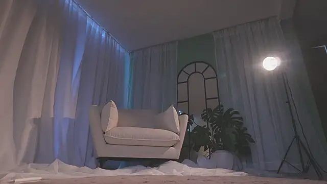 AmyArmstrong online show from February 21, 9:50 pm