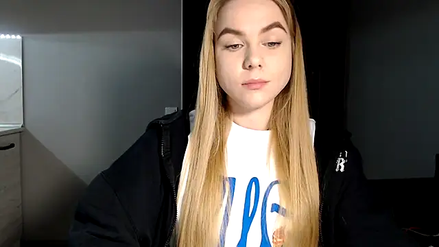 Snapshot of Sunbeam_ chatting on February 4, 7:33 pm Sunbeam online show from February 4, 7:33 pm