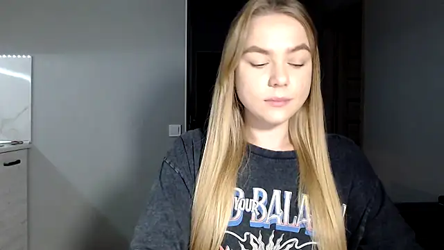 Snapshot of Sunbeam_ chatting on November 17, 9:08 pm Sunbeam online show from November 17, 9:08 pm