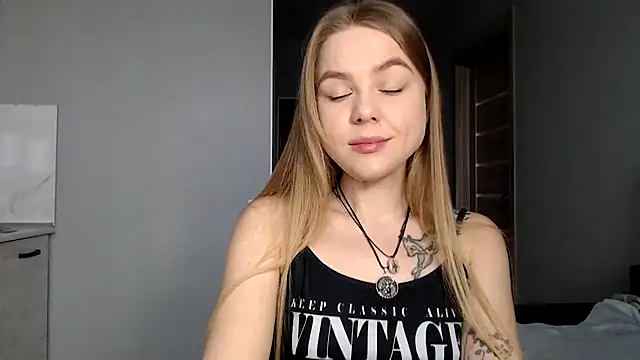 Snapshot of Sunbeam_ chatting on February 13, 11:54 am Sunbeam online show from February 13, 11:54 am