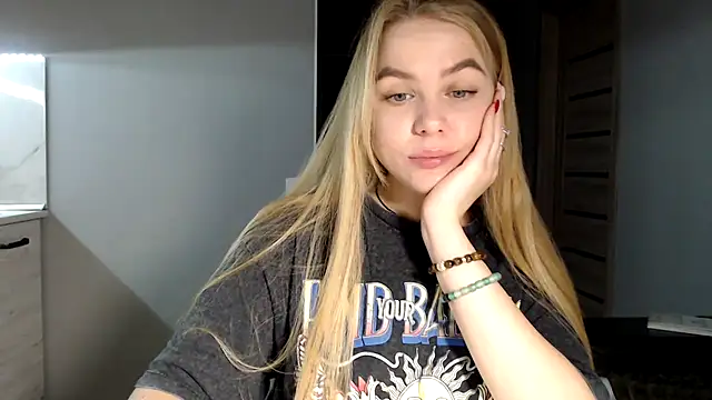 Snapshot of Sunbeam_ chatting on December 9, 11:03 pm Sunbeam online show from December 9, 11:03 pm