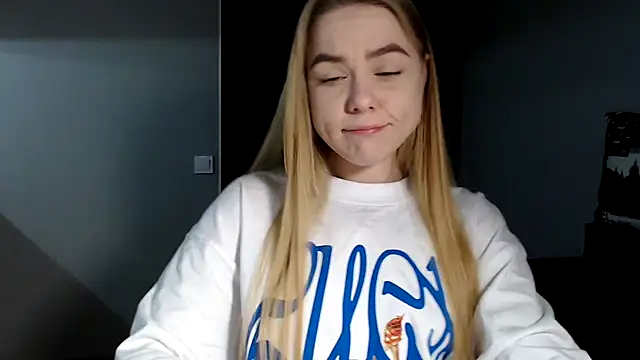 Snapshot of Sunbeam_ chatting on February 5, 8:35 pm Sunbeam online show from February 5, 8:35 pm