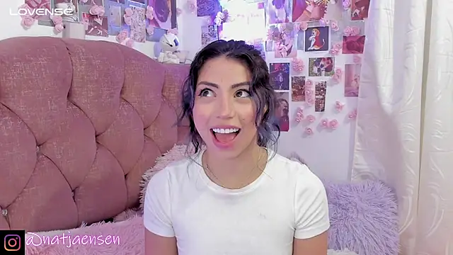 Snapshot of natalie_jaensen chatting on March 16, 12:01 am natalie jaensen online show from March 16, 12:01 am
