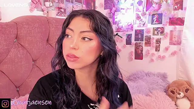 Snapshot of natalie_jaensen chatting on February 18, 11:08 pm natalie jaensen online show from February 18, 11:08 pm