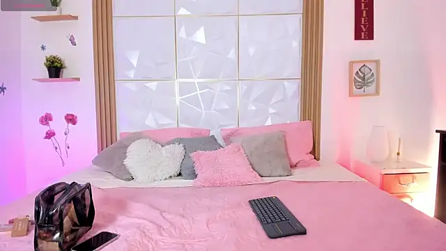 natalie jaensen online show from April 19, 5:36 pm