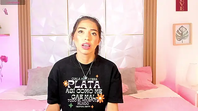 natalie jaensen online show from April 16, 9:39 pm