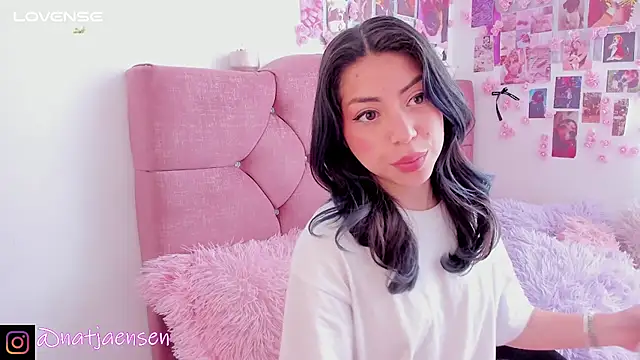 Snapshot of natalie_jaensen chatting on March 13, 2:33 pm natalie jaensen online show from March 13, 2:33 pm