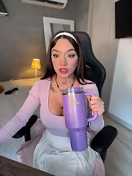 DaniDusan  online show from May 31, 7:03 pm