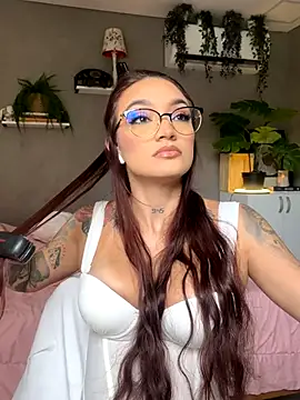 DaniDusan  online show from September 21, 6:13 pm