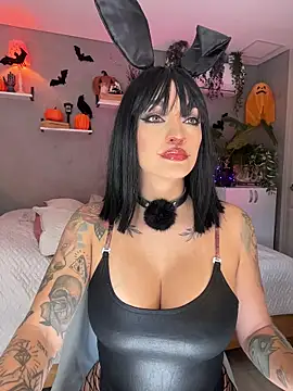 DaniDusan  online show from October 18, 7:05 pm