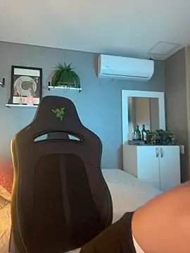 DaniDusan  online show from February 16, 8:40 pm