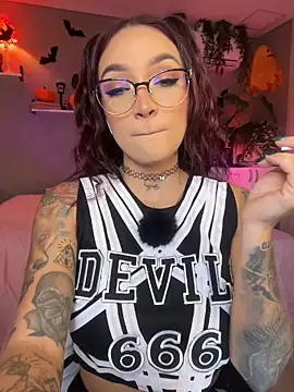 DaniDusan  online show from October 28, 7:13 pm