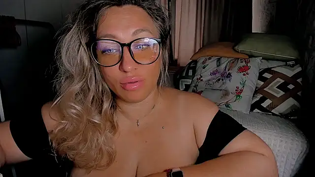 Snapshot of CumOnMy_Tits chatting on July 11, 2:45 am CumOnMy Tits online show from July 11, 2:45 am