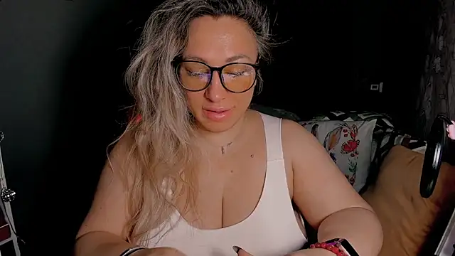 CumOnMy Tits online show from March 29, 1:40 am