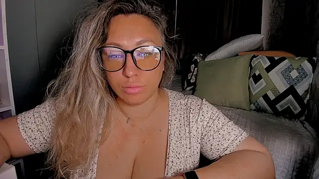 Snapshot of CumOnMy_Tits chatting on June 11, 2:53 am CumOnMy Tits online show from June 11, 2:53 am