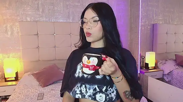 Snapshot of Baby_Venuss chatting on February 24, 3:44 am Baby Venuss online show from February 24, 3:44 am