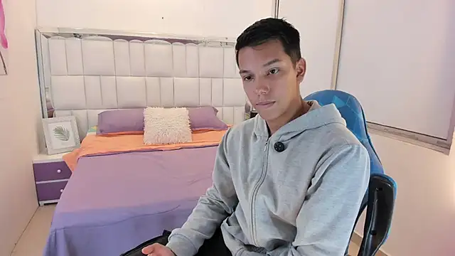 Snapshot of Edwin_Blaz chatting on October 15, 5:06 am Edwin Blaz online show from October 15, 5:06 am
