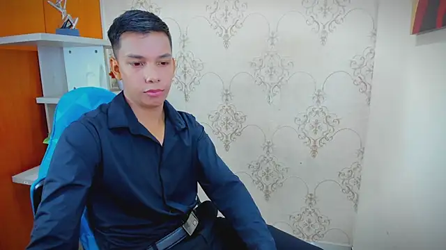 Snapshot of Edwin_Blaz chatting on October 24, 9:03 pm Edwin Blaz online show from October 24, 9:03 pm