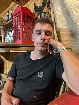 Snapshot of DillPie chatting on November 16, 7:13 am DillPie online show from November 16, 7:13 am