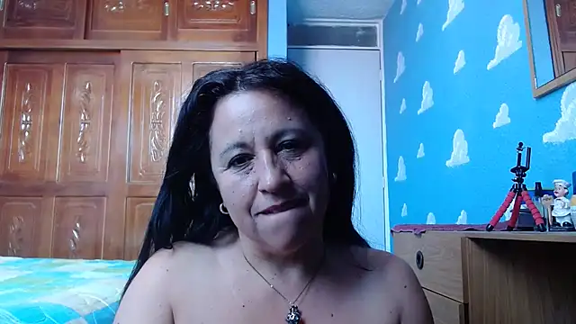 Snapshot of valeriapinter chatting on December 15, 3:40 pm valeriapinter online show from December 15, 3:40 pm