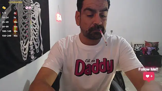 soyelcarlitos  online show from April 3, 4:41 am
